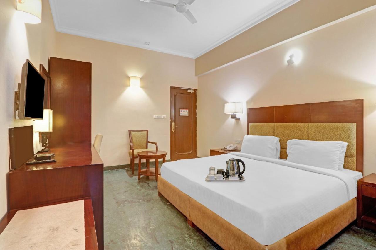 Oyo Townhouse 934 L'Elegant Hotel & Banquetby Ace Manor Ghaziabad Exteriör bild