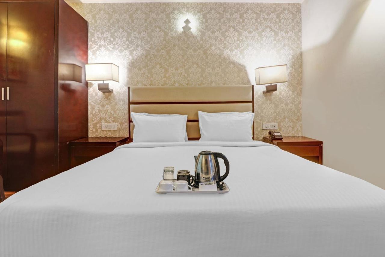 Oyo Townhouse 934 L'Elegant Hotel & Banquetby Ace Manor Ghaziabad Exteriör bild